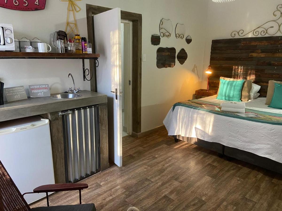 Cape Karoo Guesthouse ボーフォート・ウェスト エクステリア 写真