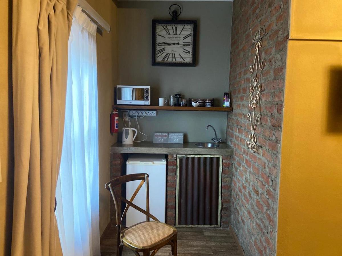 Cape Karoo Guesthouse ボーフォート・ウェスト エクステリア 写真