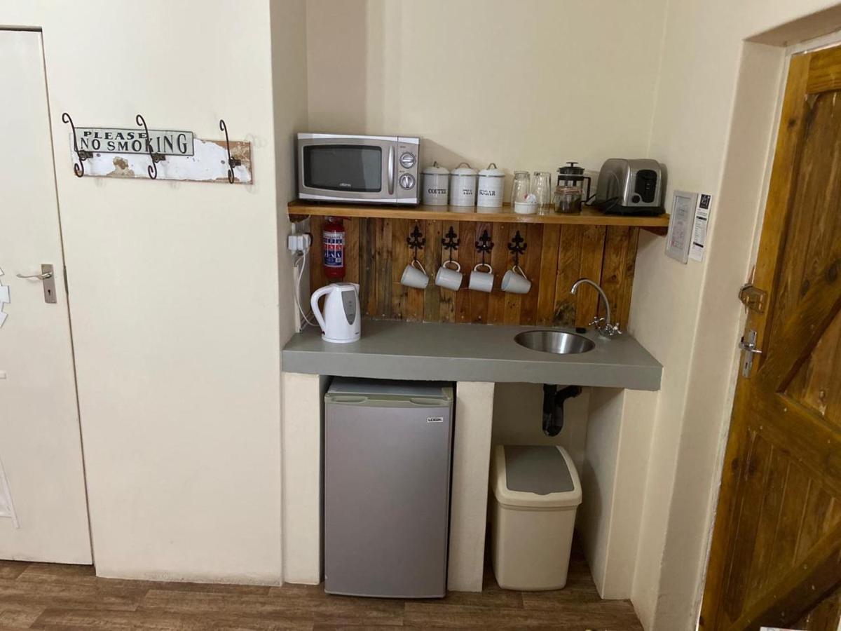 Cape Karoo Guesthouse ボーフォート・ウェスト エクステリア 写真