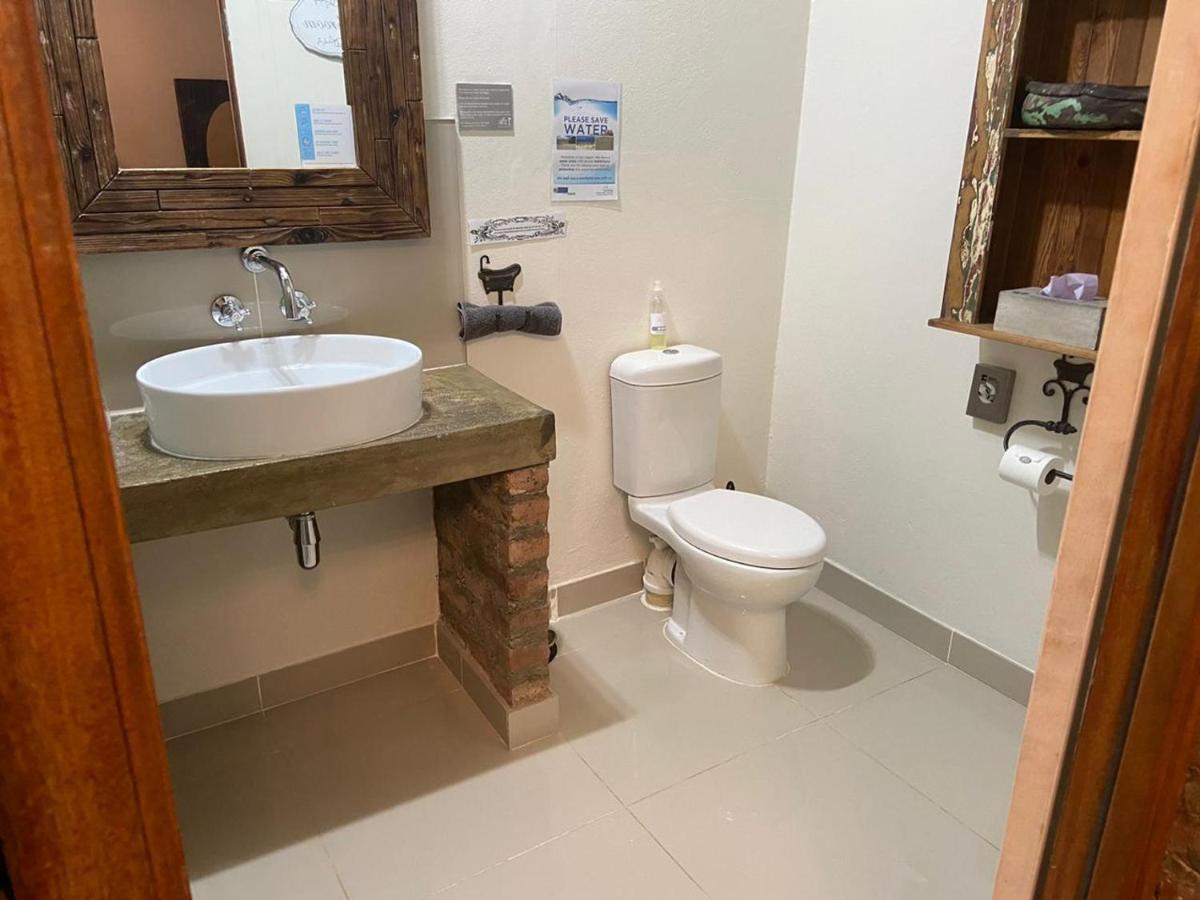 Cape Karoo Guesthouse ボーフォート・ウェスト エクステリア 写真
