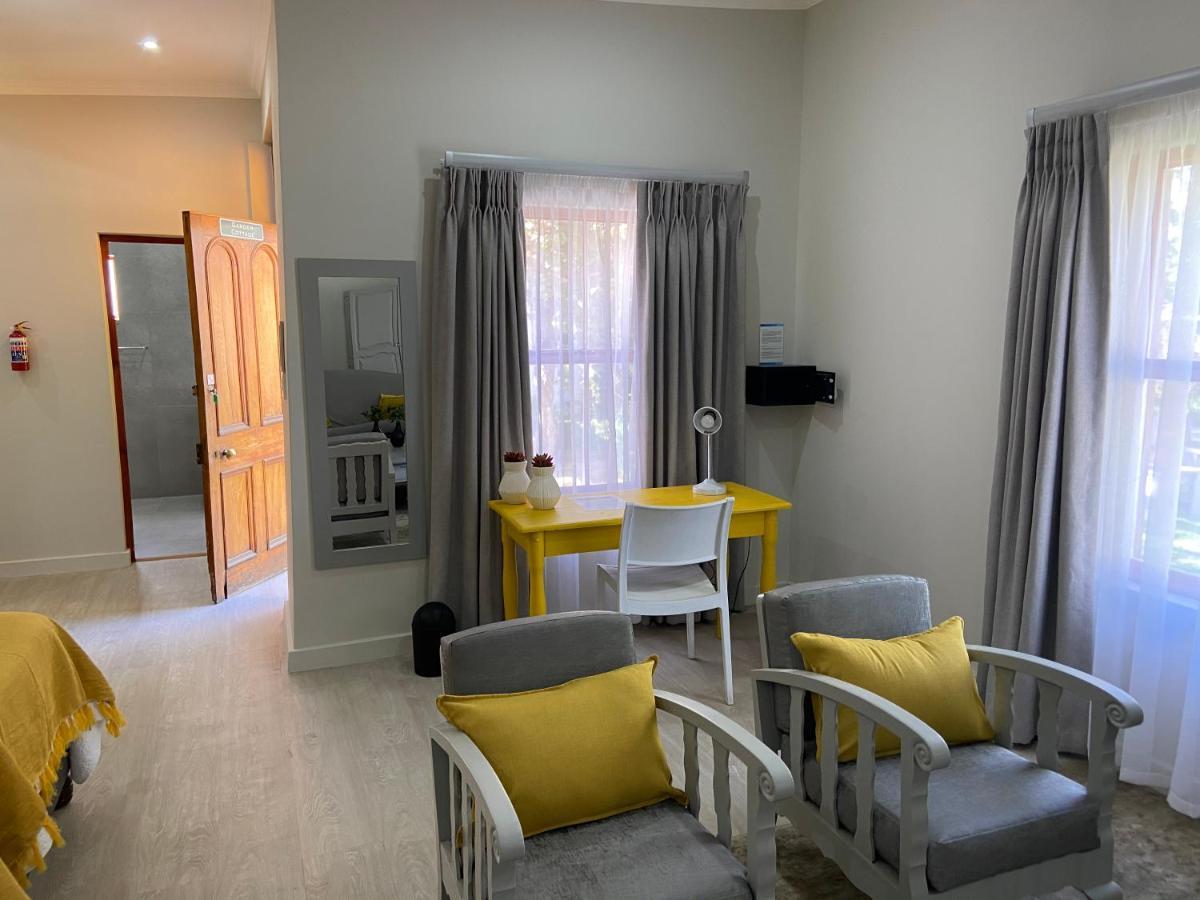 Cape Karoo Guesthouse ボーフォート・ウェスト エクステリア 写真