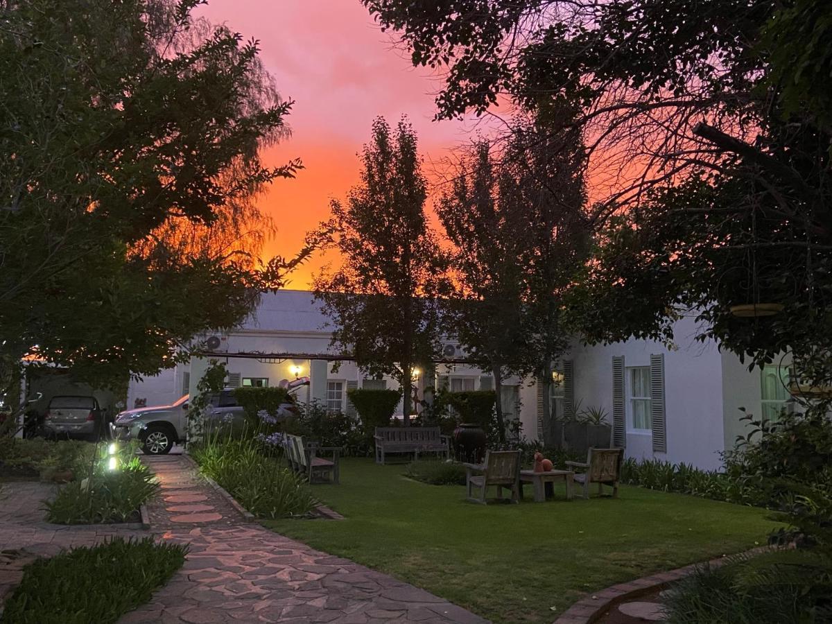 Cape Karoo Guesthouse ボーフォート・ウェスト エクステリア 写真