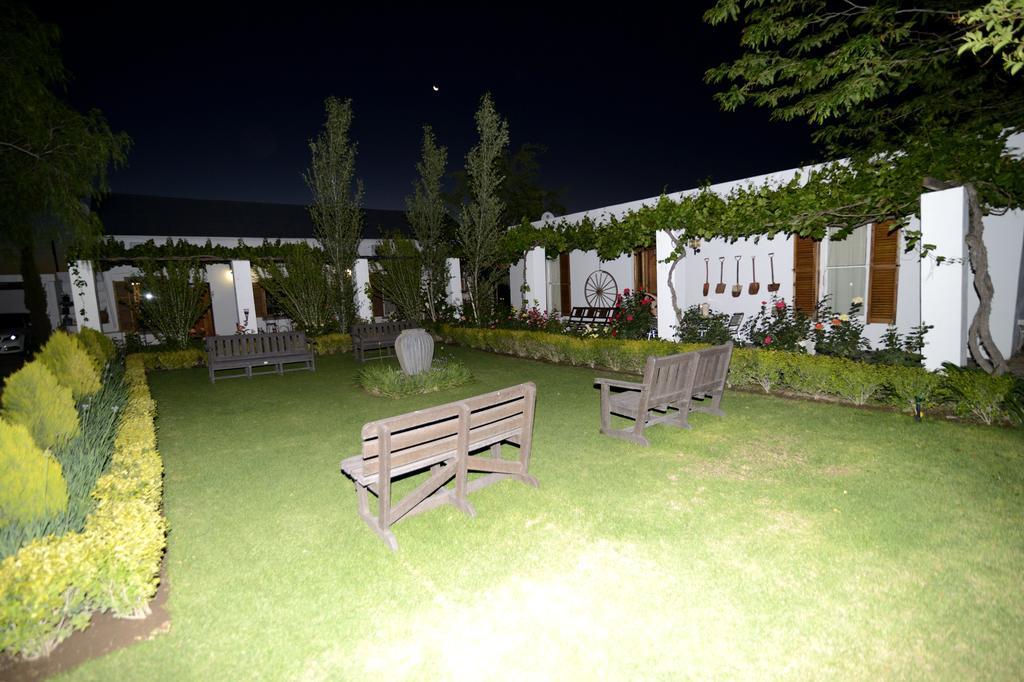 Cape Karoo Guesthouse ボーフォート・ウェスト エクステリア 写真