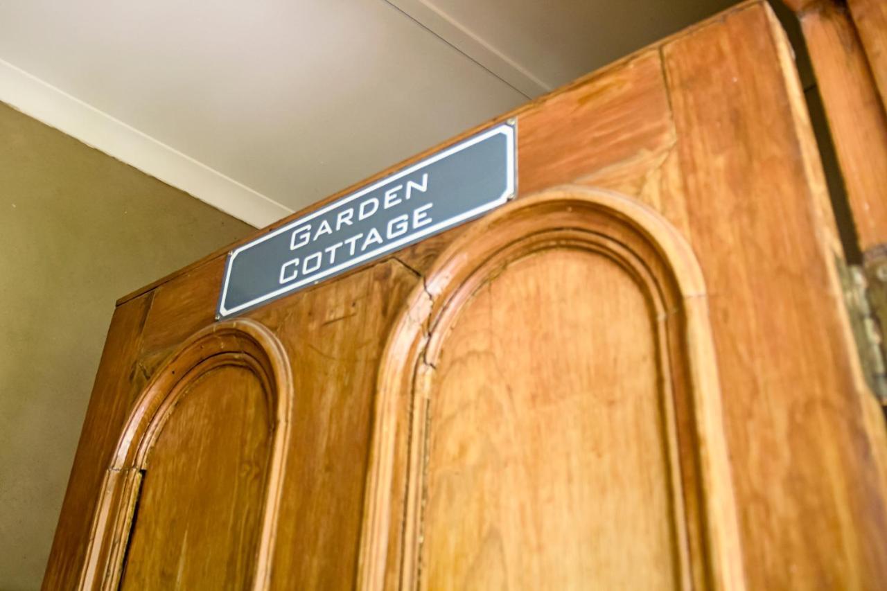 Cape Karoo Guesthouse ボーフォート・ウェスト エクステリア 写真